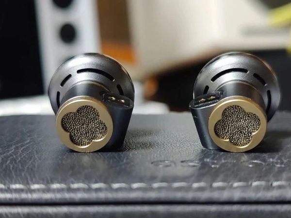 一款让我欢喜让我忧的平头塞 阿思翠Astrotec Lyra Clover听感分享