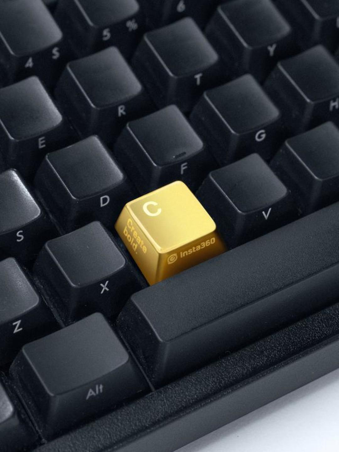 影石十年壕发黄金盲盒庆生:员工获定制股票证书与创意暖心福利