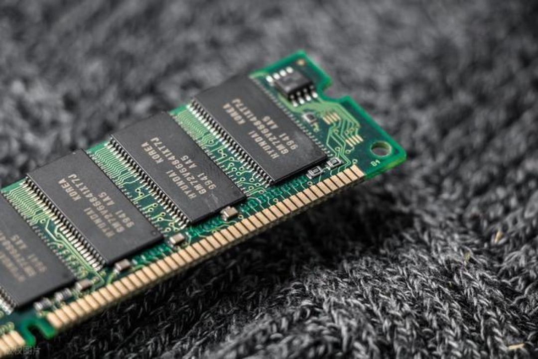 DDR4内存价格飙涨超四成!大厂转产HBM致供应链断裂,装机用户陷换机困局