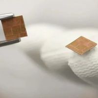 LG Innotek用铜柱取代焊球再减薄智能手机