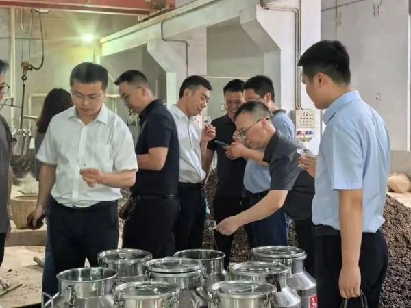 贵州习酒技术团队赴筑春酒业调研指导工作