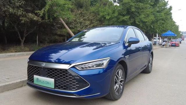 比亚迪智能泊车技术与责任双保障