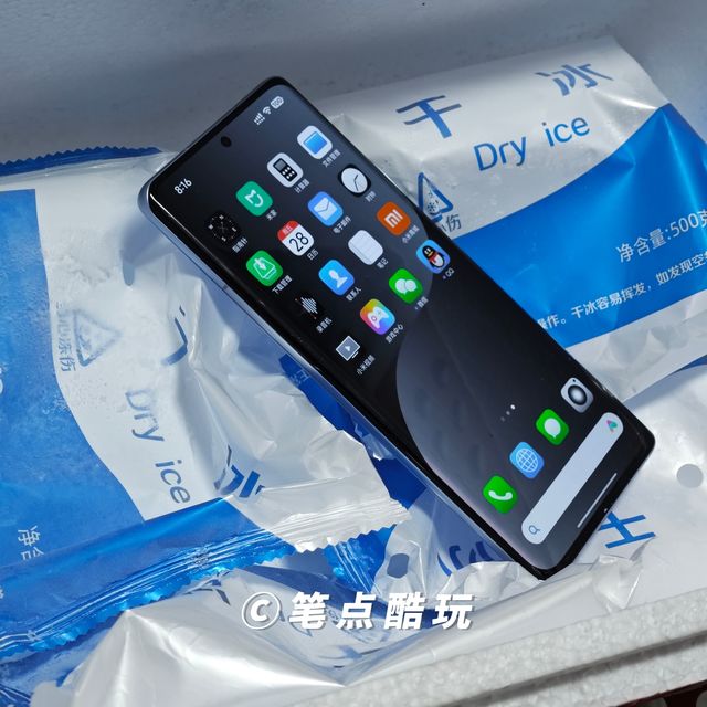 东哥冷链真的棒，买雪糕送干冰！手机太热丢里面凉一凉✅超赞