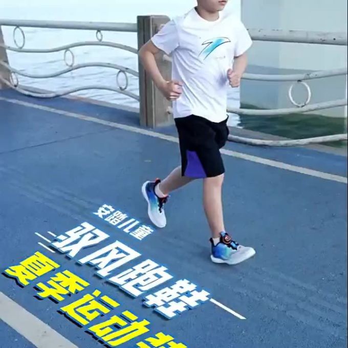 安踏儿童运动鞋