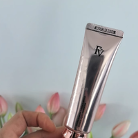 FV 金钻光璨无瑕精华粉底液：底妆新宠，点亮你的美