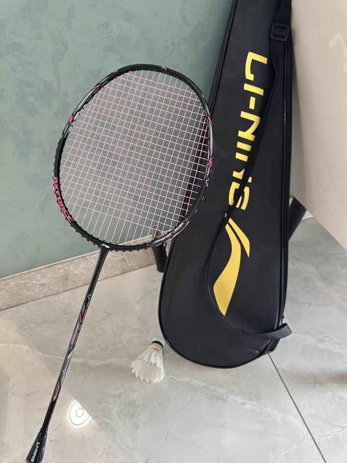 李宁小钢炮羽毛球拍进攻型设计哦