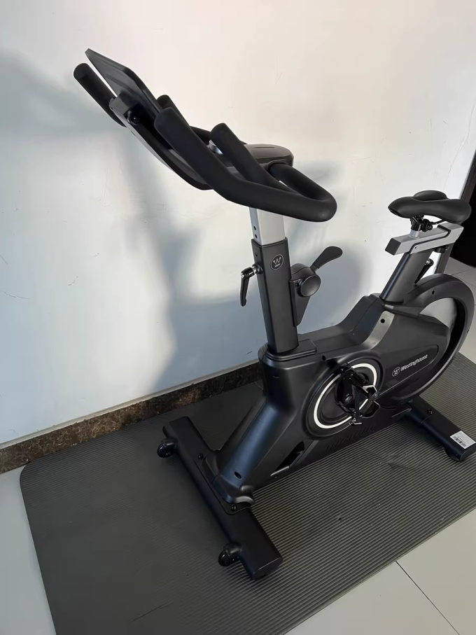 西屋电气健身车怎么样 客厅边上的稳定骑行动感单车