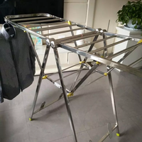 这折叠晾衣架能当晒鞋架！挂 10 件衣服不晃，露营带它太香了