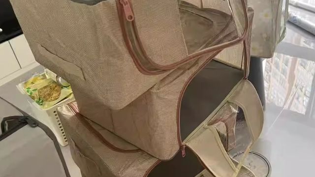 布艺收纳箱，收纳衣服方便，还可以防潮