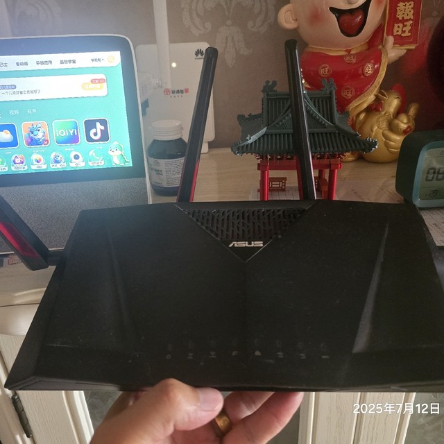 我怎么有种反向升级的感觉？华硕路由换成联通的遥遥领先
