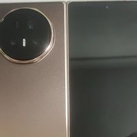 荣耀Magic V5：轻薄设计与高效办公助手