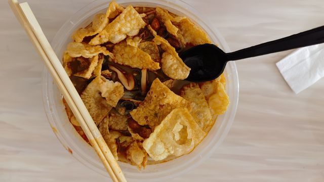 螺蛳粉，第一次吃，和想象的不一样。
