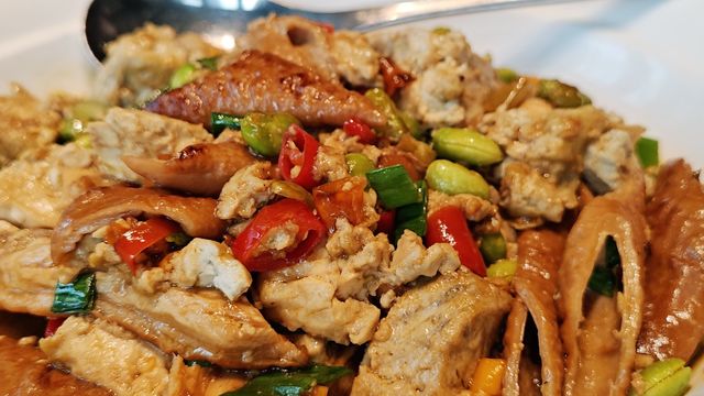 哪个天才想出来的，臭豆腐烧大肠？