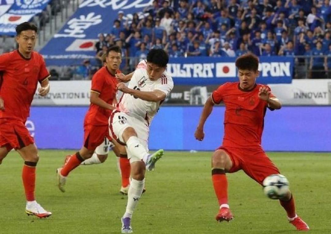 东亚杯国足0-2日本两连败零进球 三线阵容传控碾压刷新耻辱纪录