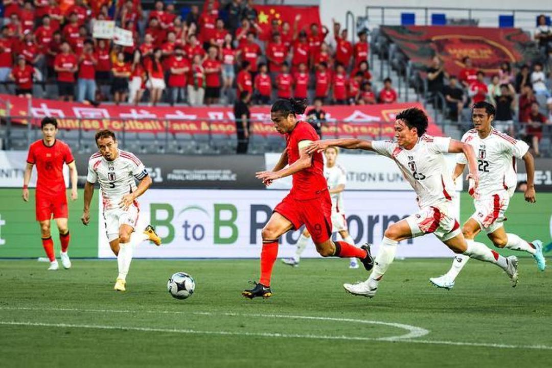 东亚杯国足0-2日本两连败零进球 三线阵容传控碾压刷新耻辱纪录