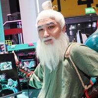 BW2025 ROG神光同步！RO姬携手初音未来推出电竞新视界显示器