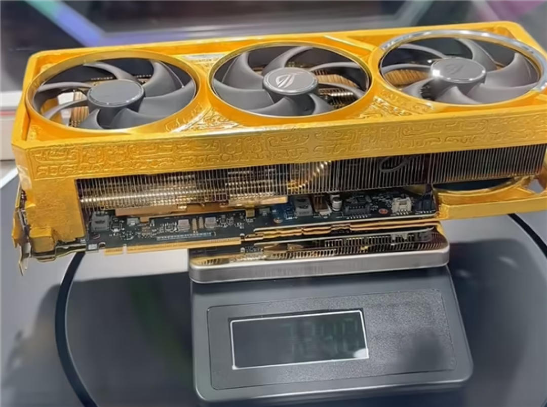 500多万 有史以来最贵!华硕用5公斤黄金打造ROG夜神RTX 5090D显卡