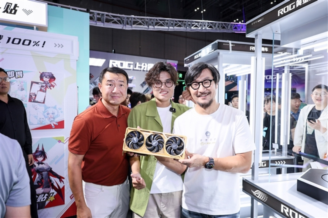 500多万 有史以来最贵!华硕用5公斤黄金打造ROG夜神RTX 5090D显卡