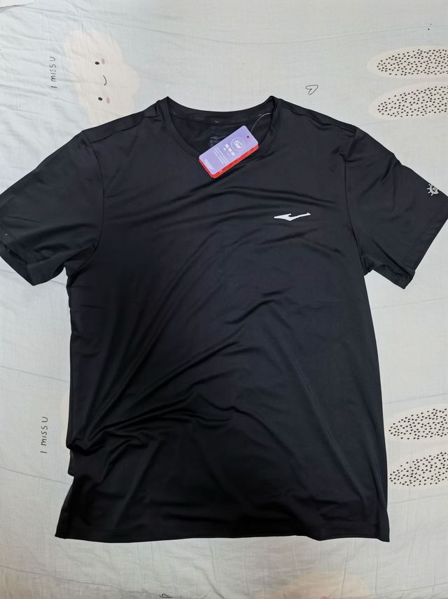 泡泡冰技术，还能防晒，运动T恤还得是鸿星尔克。