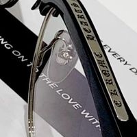 黑框金属眼镜：经典与时尚的完美融合