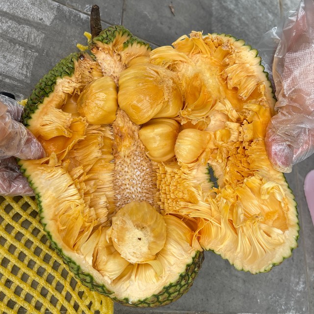 榴莲跟菠萝蜜合体，这味道注定不一般