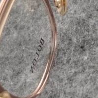 金属眼镜：低调的时尚宣言 