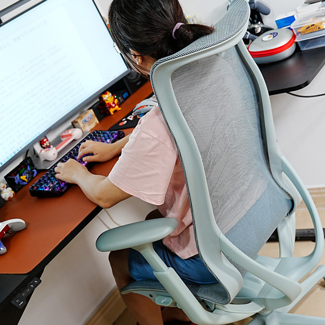 大牌平替，享受椅上舒适生活时刻，联优朱雀一体化人体工学椅测评