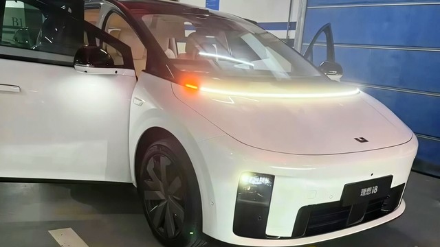 家庭纯电SUV！理想i8 35万起售的底气在哪？只是冰箱彩电大沙发？