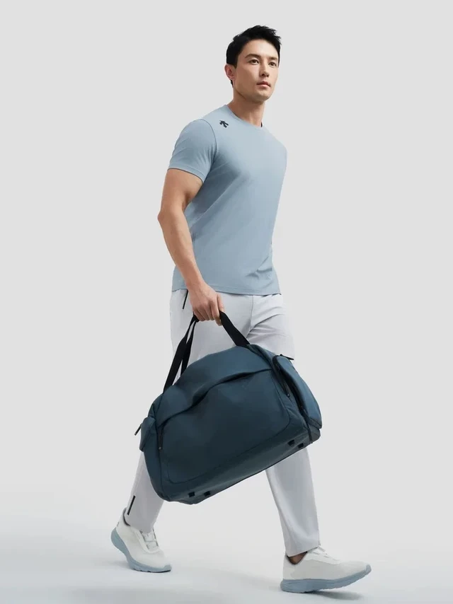 P125
DESCENTE / #迪桑特[搜索高亮]#三色TRAINING综训吸湿速干男女纯棉吸汗短袖压胶针织衫T恤
RUN系列「羽翼呼吸」男士速干运动短袖T恤3D空气引擎赋能极限运动表现盛夏热浪侵袭