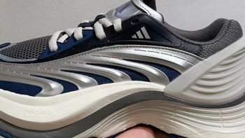adidas XLG MTW系列跑步鞋：舒适缓震，时尚百搭