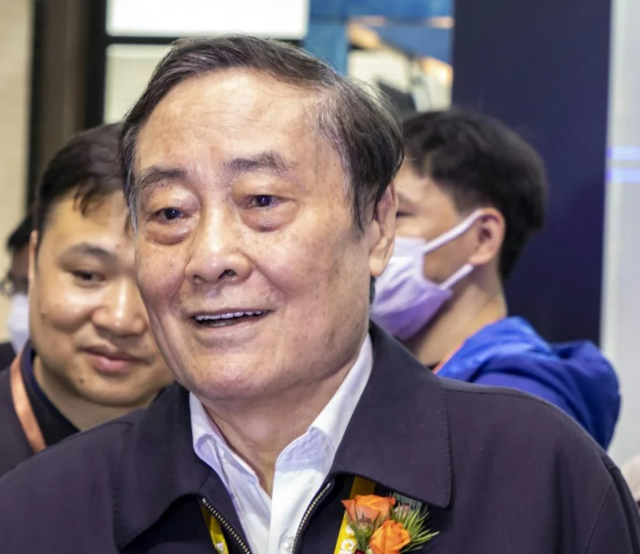 宗馥莉被3名自称同父异母弟妹起诉，娃哈哈遗产风波正式打响