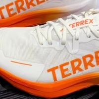 adidas Terrex Agravic 3 跑步鞋：活力满满的越野跑鞋