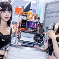 ROG玩+乐园横扫BW2025：当电竞硬件玩起次元穿越