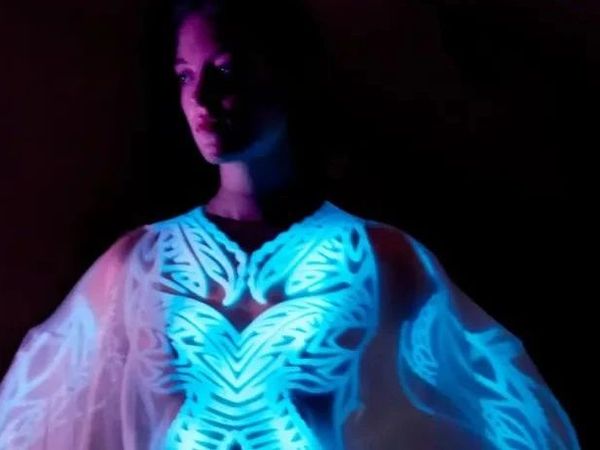 【巴黎时装周】Iris Van Herpen 2025-26年秋冬高定时装秀  疯狂实验——活生生的藻类礼服