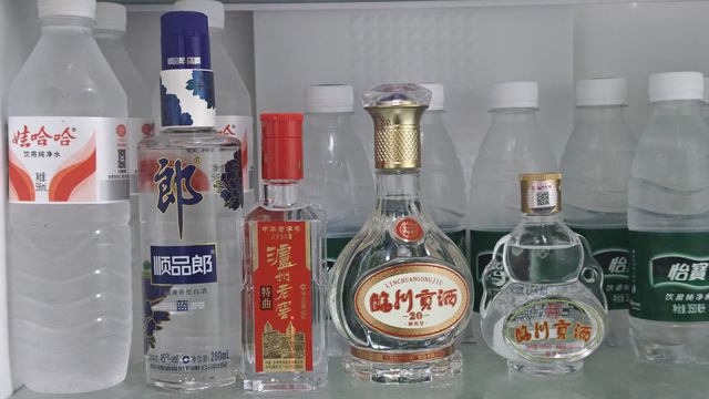 夏日白酒冰着喝，生活乐趣多