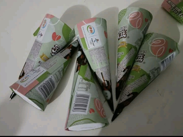 夏日炎炎，冰箱添冷饮，尝尝这款巧乐兹哈密瓜玫瑰车厘子冰淇淋