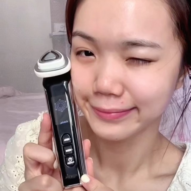 不用跑美容院，这台芮思琳美容仪让我在家焕新肌肤