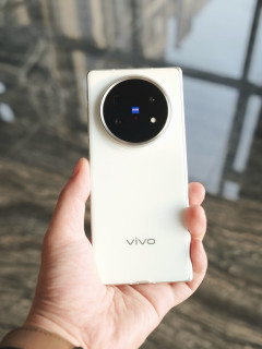 vivo折叠屏：蔡司影像与大屏体验