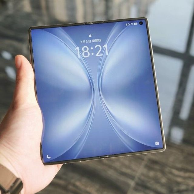 vivo折叠屏：蔡司影像与大屏体验