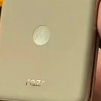 moto razr 50：折叠屏的便携与交互