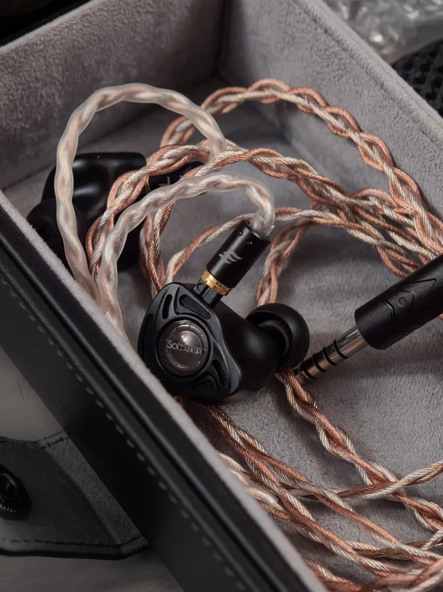 好听，一个月工资只够买一条的耳机