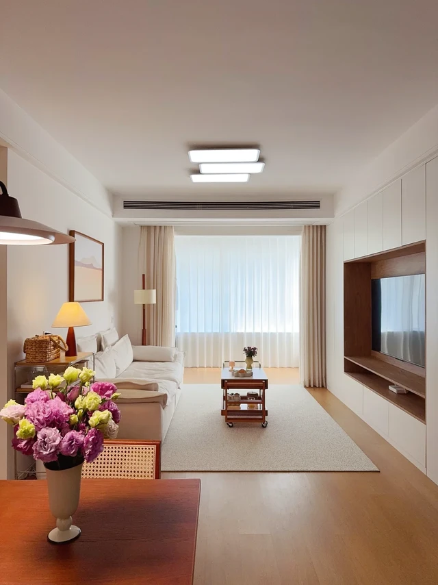 73m²小户型，客餐厅一体➕吸顶灯真的很显大～