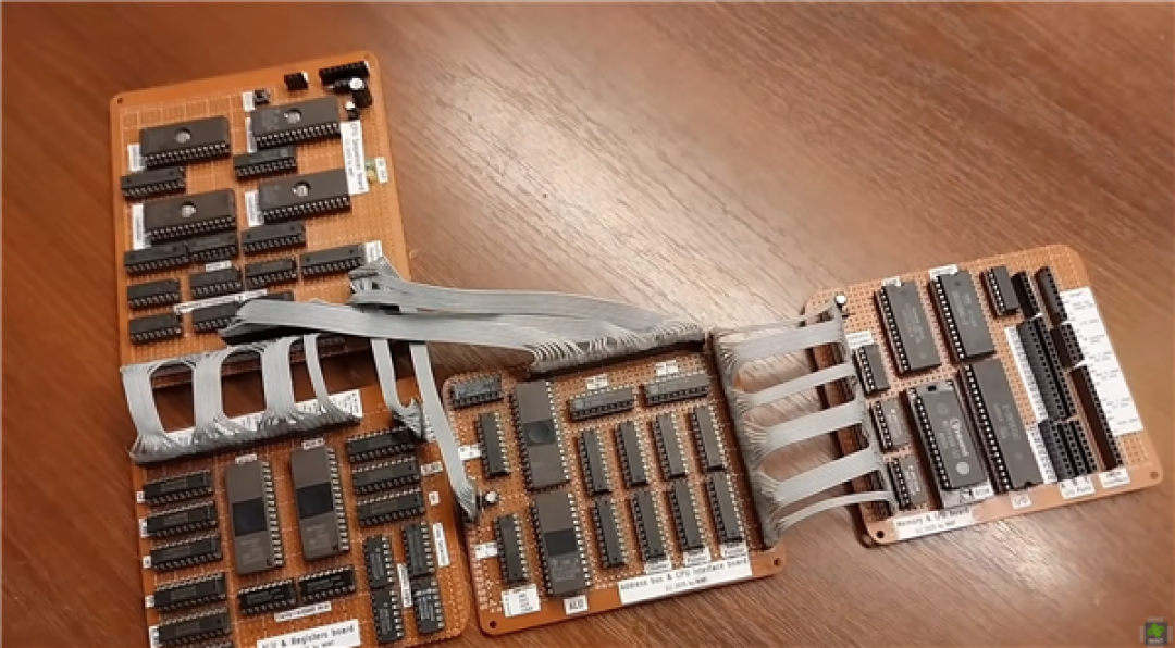 真·手搓CPU！旧芯片打造完整CPU：纯手工焊接+1800行汇编代码