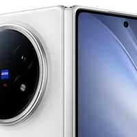 折叠之间：屏开时代的科技诗意