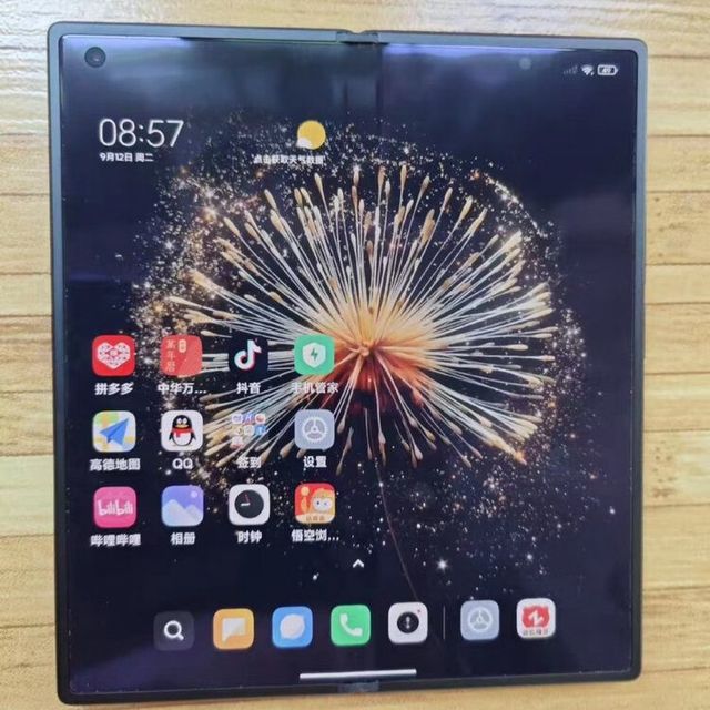 折叠屏手机：从科技噱头到实用工具
