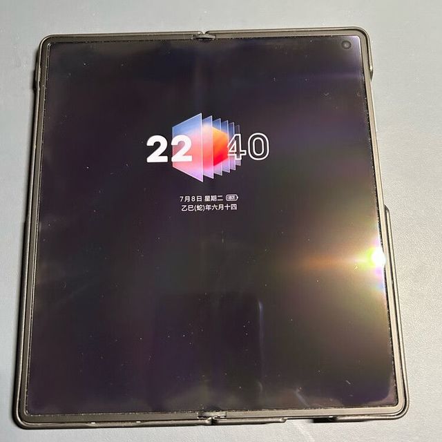 折叠屏手机体验：便携与大屏的平衡