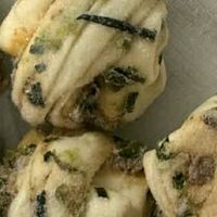 爱稞云点香葱黑猪肉肉花卷：速冻早餐里的鲜香与安心之选