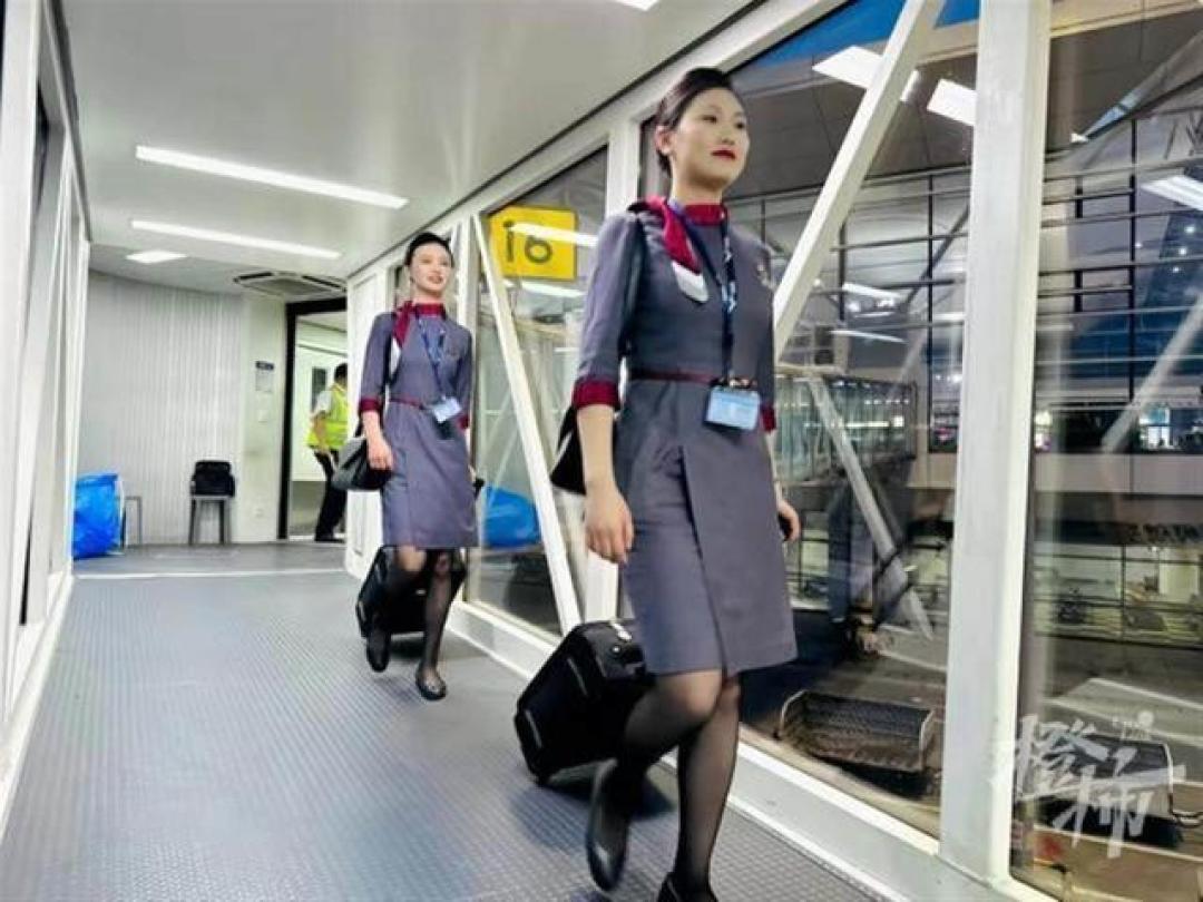 空乘告别高跟鞋时代：国内航司安全改革聚焦职业健康与效率提升
