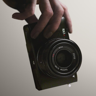 十年了！索尼发布黑卡 RX1R III 全画幅旗舰，仅 33999 元