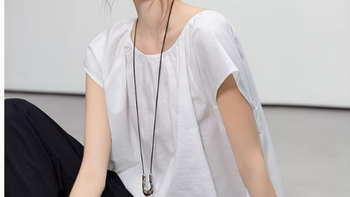 德玛纳松弛亚麻圆领衬衫：夏日里的悠然之选